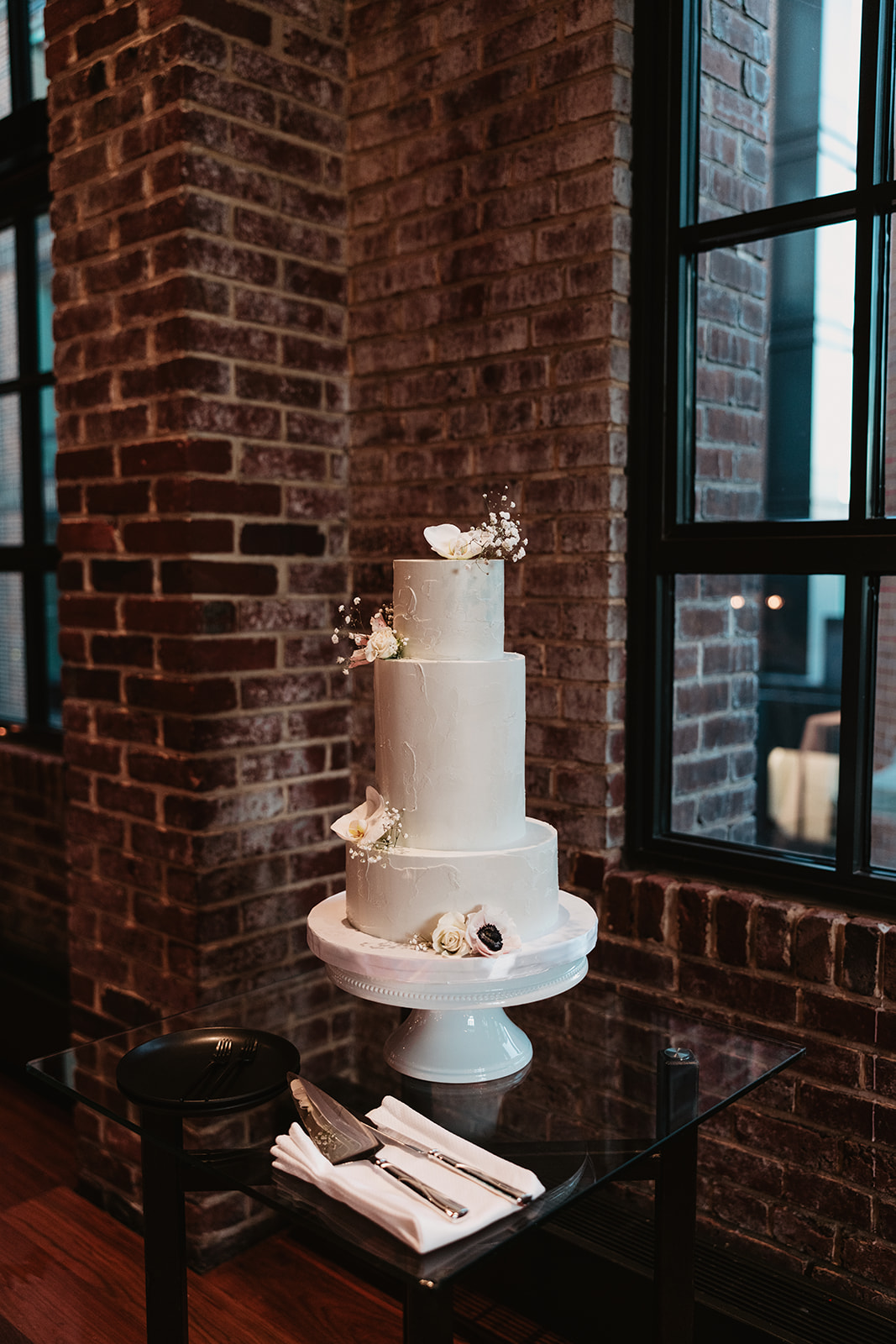 the white wedding cake