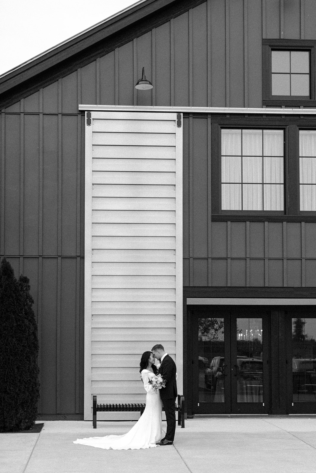 the couple kissing outside of their wedding venue